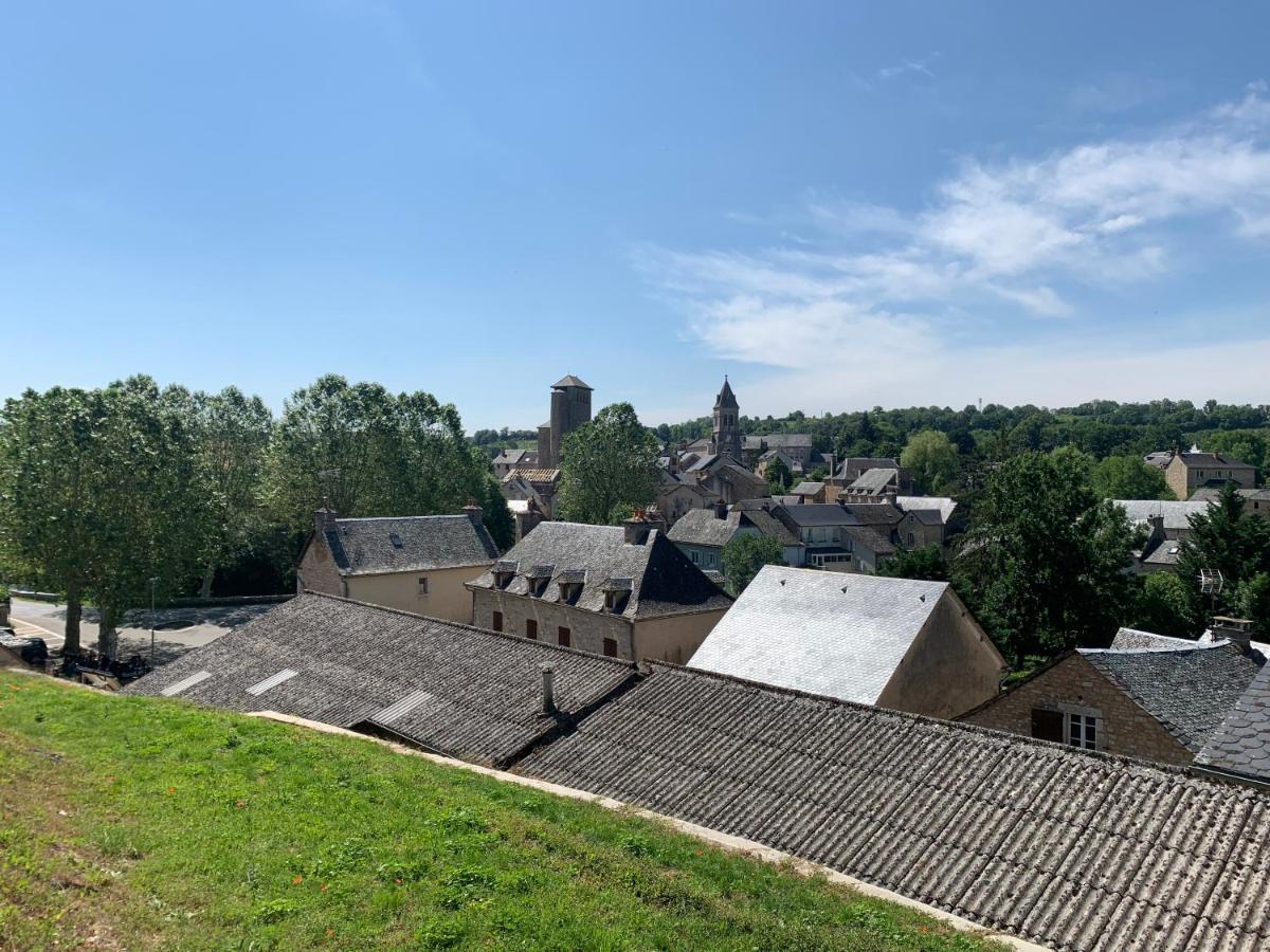 Gite 4 Etoiles - La Maison De Paul Coussergues Esterno foto